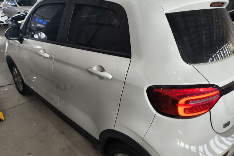 零跑汽车 零跑T03 2022款 炫晶版车身外观4