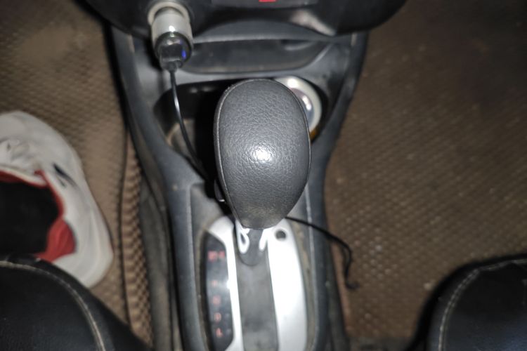 日产 骊威 2013款 劲锐 1.6XL CVT舒适版中控内饰18