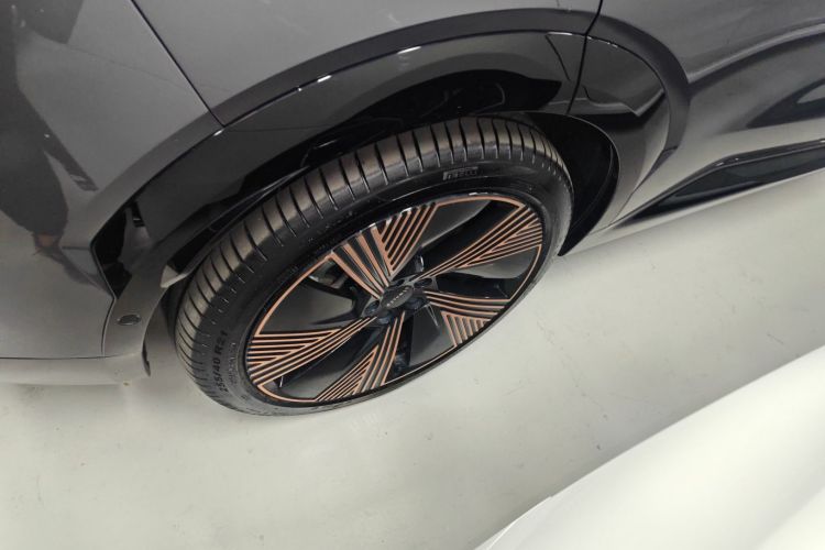 领克08 EM-P 2023款 220km 时间限量版车身外观6008