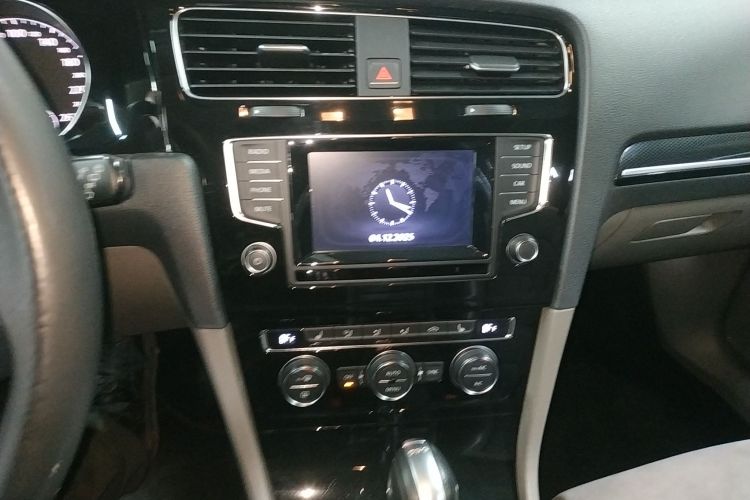 大众 高尔夫 2015款 1.4TSI 自动旗舰型中控内饰16