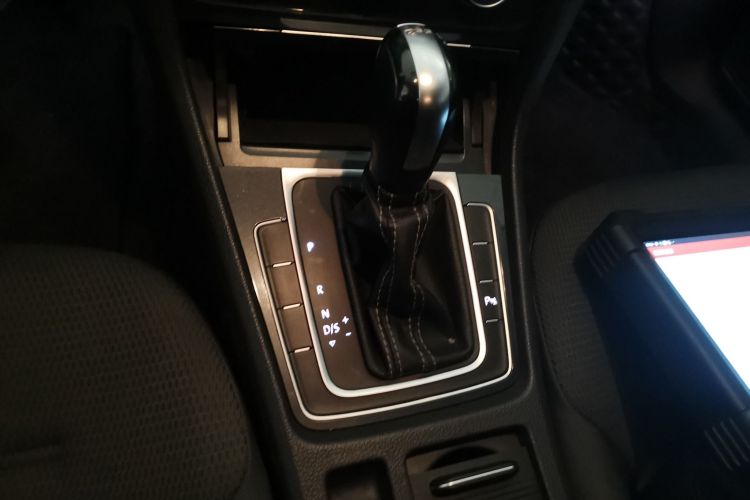 大众 高尔夫 2017款 230TSI 自动舒适百万辆纪念版中控内饰18