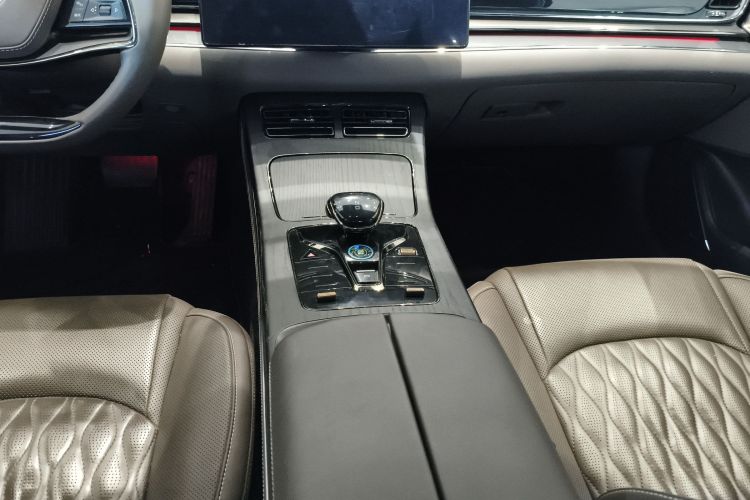 比亚迪 汉 2020款 DM 四驱性能版尊贵型局部细节18