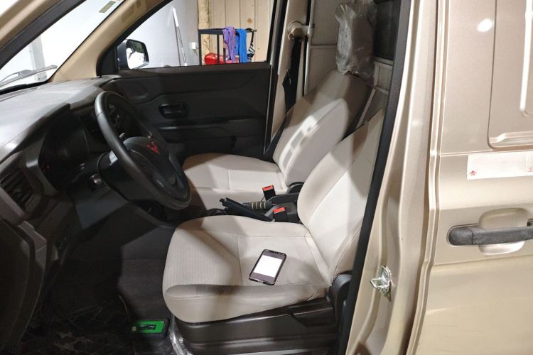 五菱汽车 五菱宏光V 2022款 1.5L劲取版封窗车电动助力LAR局部细节19