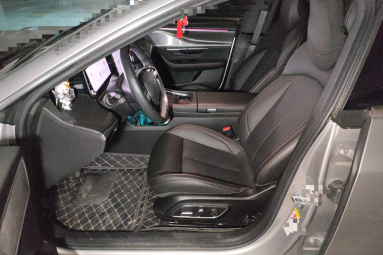 小鹏P7 2024款 P7i 550 Pro中控内饰19