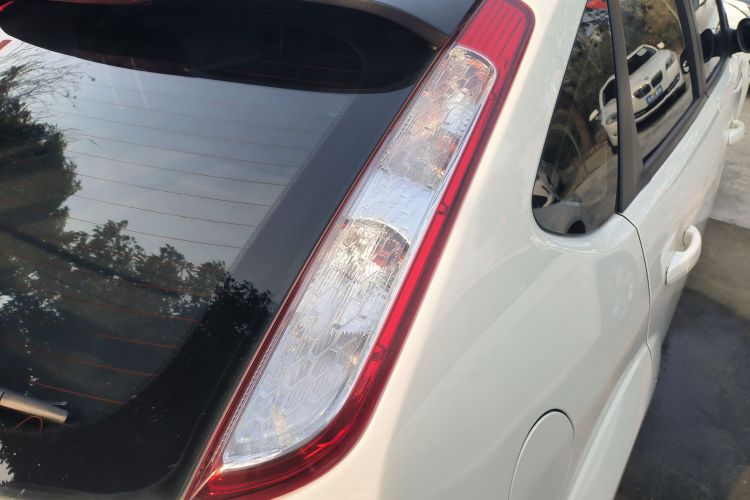 福特 福克斯 2013款 两厢经典 1.8L 自动基本型车身外观9