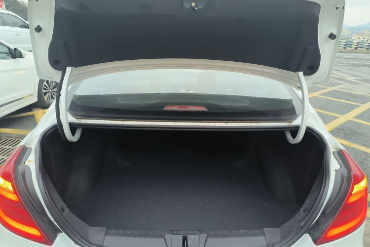 吉利汽车 帝豪 2017款 三厢百万款 1.5L 手动向上版机舱底盘23