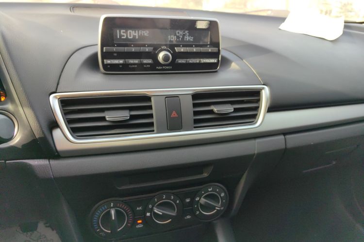 马自达3 昂克赛拉 2016款 三厢 1.5L 手动舒适型中控内饰16