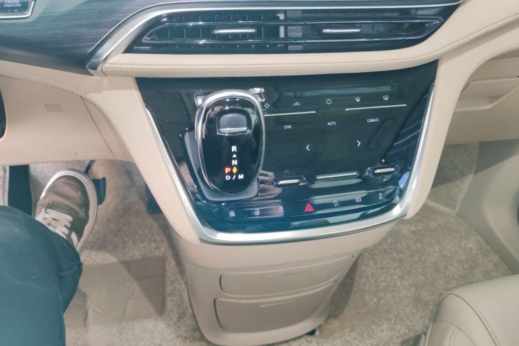 别克GL8 2022款 ES陆尊 653T 尊享型中控内饰18