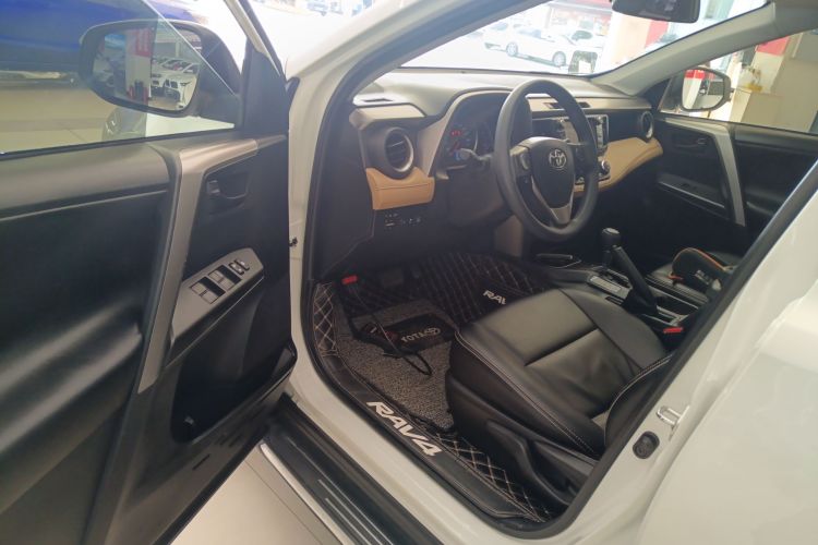 丰田 RAV4荣放 2019款 2.0L CVT两驱先锋版 国V中控内饰7003