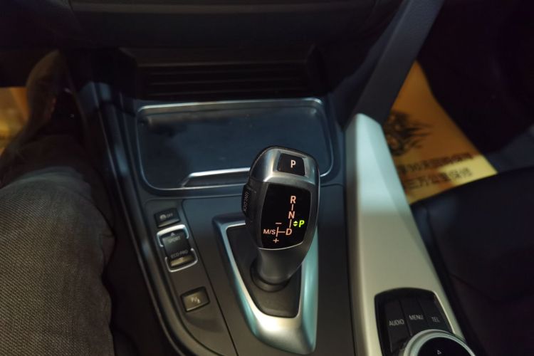 宝马3系GT 2017款 320i 时尚型中控内饰18