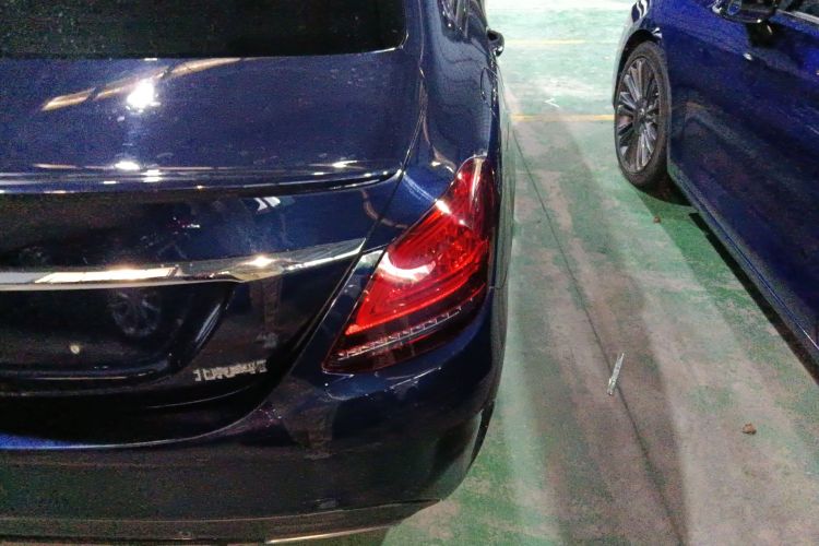 奔驰C级 2019款 C 260 运动版车身外观9