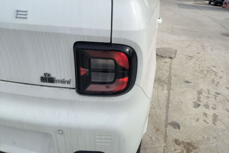 吉利银河 2024款 熊猫mini 200km 耐力熊车身外观9