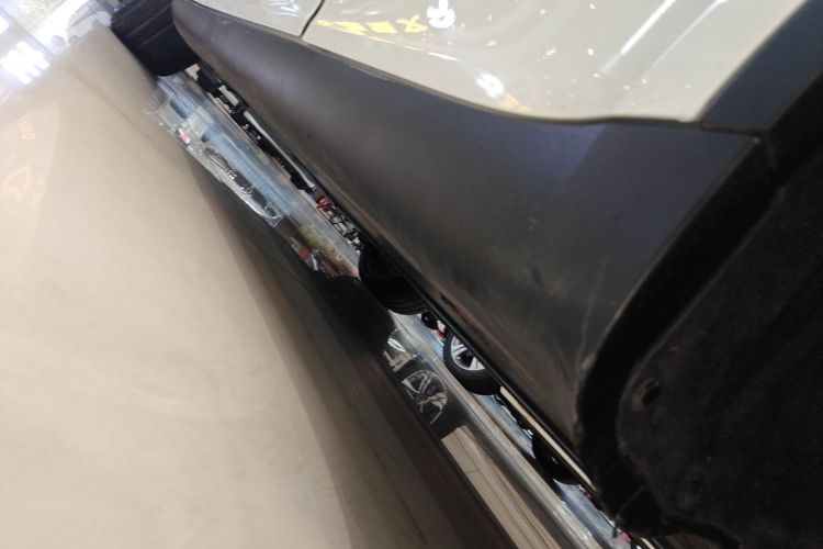 特斯拉 Model Y 2022款 改款 后轮驱动版局部细节9002