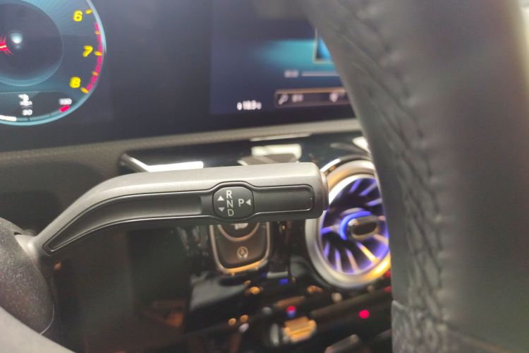 奔驰A级 2022款 改款三 A 200 L 运动轿车时尚型局部细节18