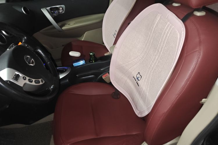 日产 逍客 2012款 2.0XV 雷 CVT 2WD局部细节19