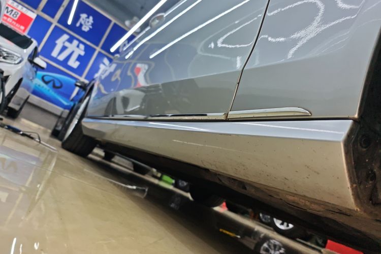 奔驰E级 2014款 E 260 L 豪华型局部细节9001