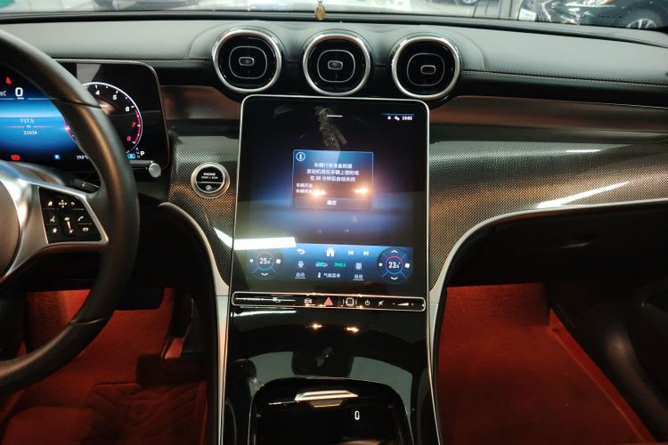 奔驰GLC 2023款 改款 GLC 260 L 4MATIC 动感型 5座中控内饰16