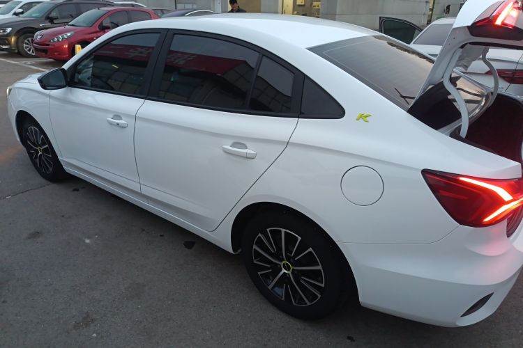 荣威i5 2021款 1.5L CVT黑金版车身外观6003