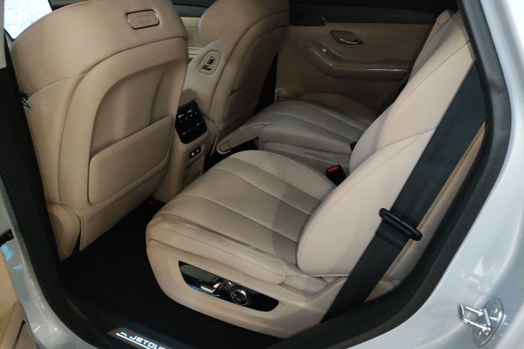 捷途山海L9 2025款 1.5TD 2DHT 旗舰版 6座中控内饰7004