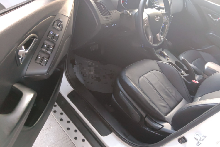 北京现代ix35 2015款 2.0L 自动两驱智能型 国IV中控内饰20