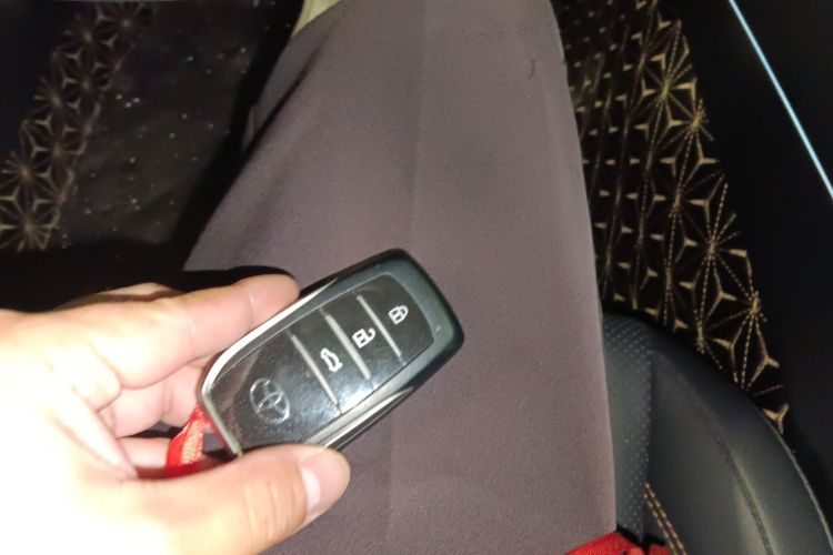 丰田 亚洲龙 2024款 双擎 2.0L 臻选版中控内饰11