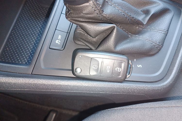 大众 朗逸 2017款 1.6L 自动风尚版中控内饰11