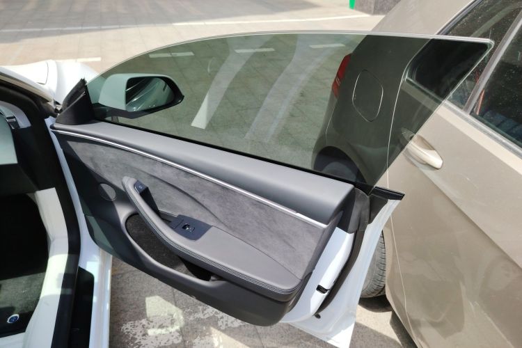 特斯拉 Model 3 2023款 长续航全轮驱动版中控内饰7005