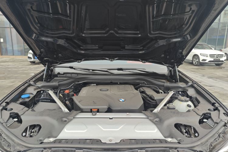 宝马X3 2023款 改款 xDrive30i 领先型 M曜夜套装机舱底盘24