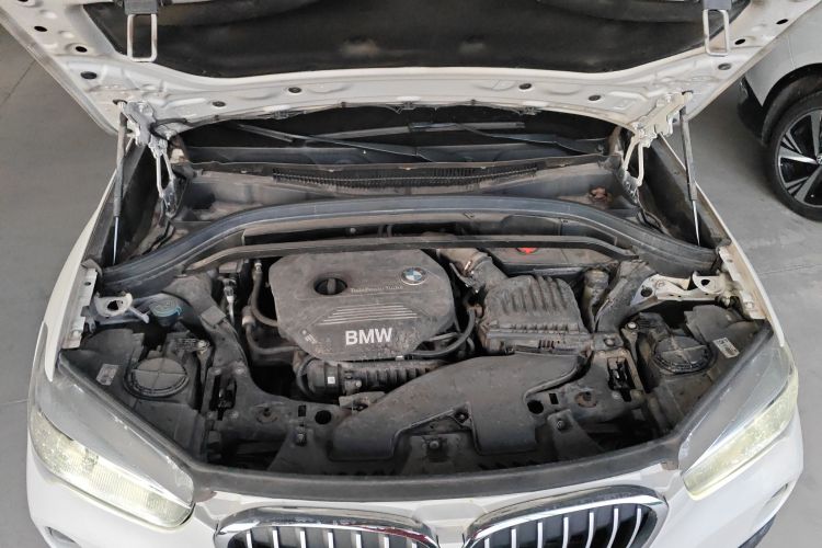 宝马X1 2019款 sDrive18Li 时尚型机舱底盘24