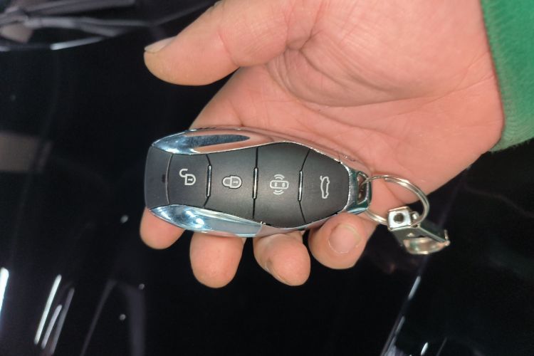 红旗HS3 PHEV 2024款 PHEV 115km 劲为版中控内饰11