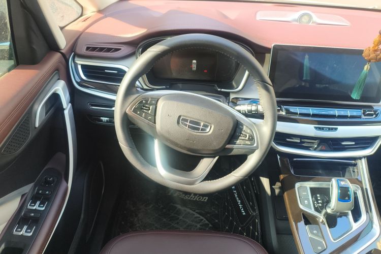 吉利汽车 嘉际新能源 2022款 1.5TD PHEV 白金舒适型中控内饰13