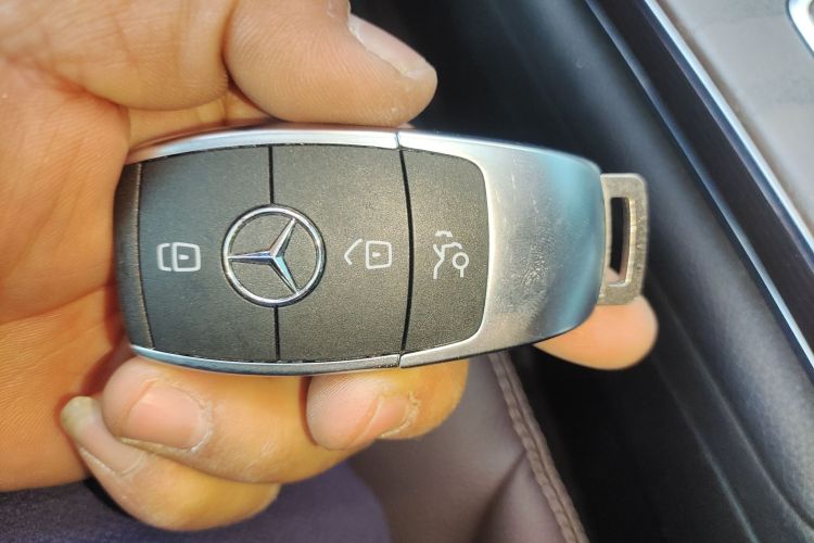 奔驰GLC 2022款 改款 GLC 300 L 4MATIC 动感型臻藏版中控内饰7001