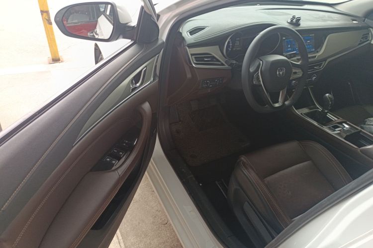 长安 逸动 2018款 1.6L GDI 手动领尚型中控内饰20