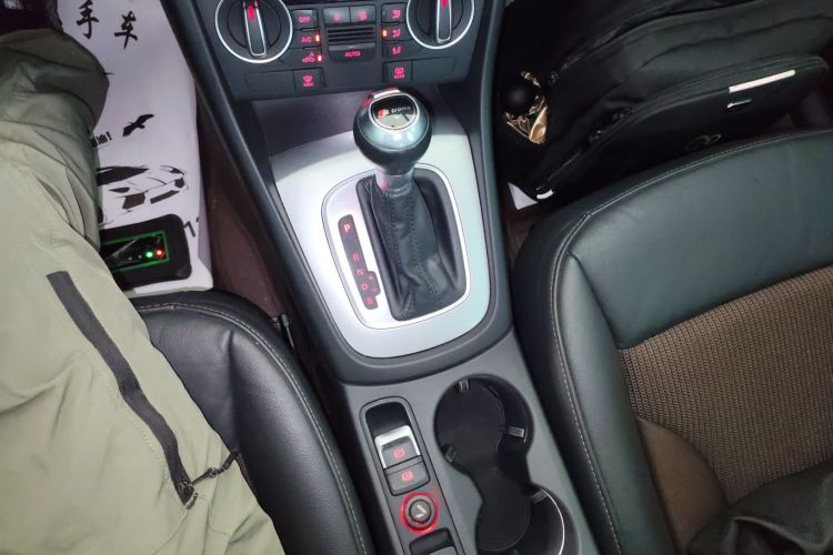 奥迪Q3 2018款 30周年年型 30 TFSI 时尚型中控内饰18