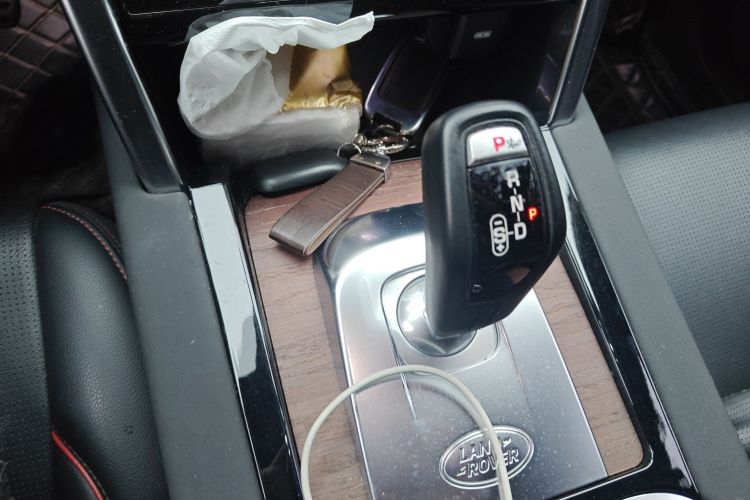 路虎 发现运动版 2020款 249PS R-Dynamic 性能科技版 7座中控内饰18