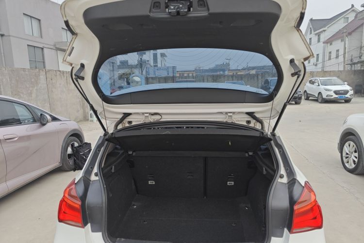 宝马1系(进口) 2015款 120i 领先型机舱底盘23