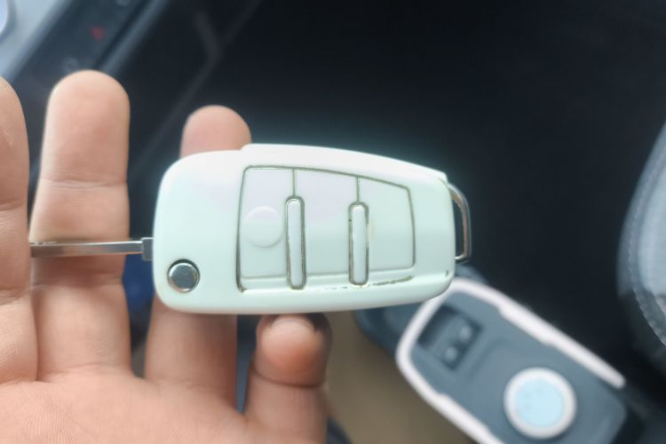 奇瑞 QQ冰淇淋 2022款 170km 圣代 磷酸铁锂中控内饰7001