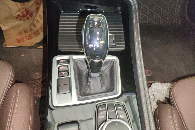 宝马1系 2021款 120i M运动曜夜版中控内饰18