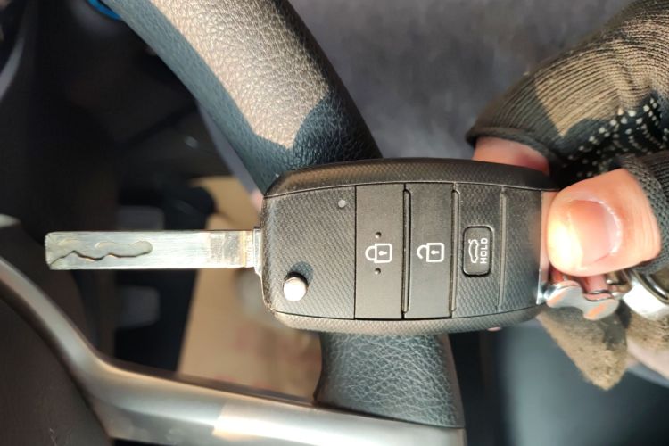 起亚K2 2017款 三厢 1.4L MT GLS中控内饰7001