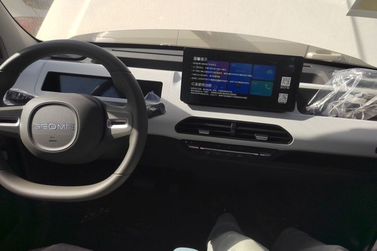 吉利银河 2024款 熊猫mini 200km 耐力熊中控内饰12