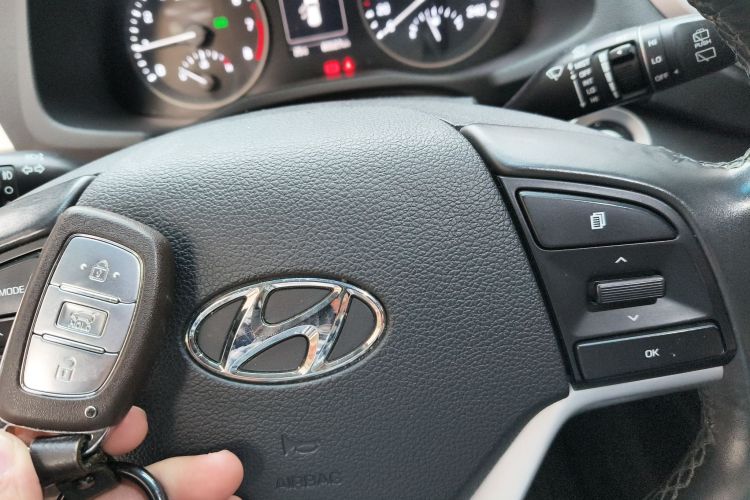 现代 途胜 2015款 1.6T 双离合两驱智能型中控内饰7001