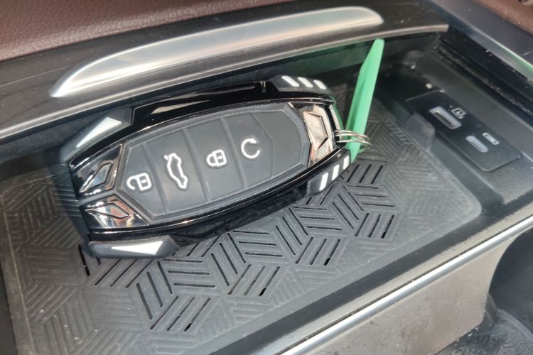 奇瑞 瑞虎8 PRO 2024款 冠军版 290T 两驱巅峰版 5座中控内饰7001