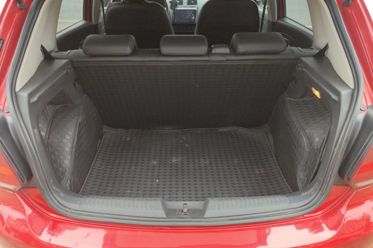 大众 Polo 2016款 1.4L 手动风尚型机舱底盘23