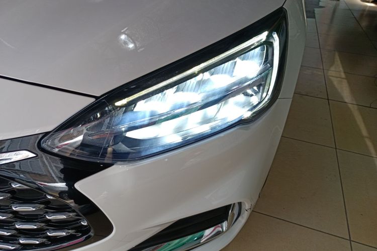 福特 福克斯 2021款 三厢 EcoBoost 180 自动锋潮型车身外观36