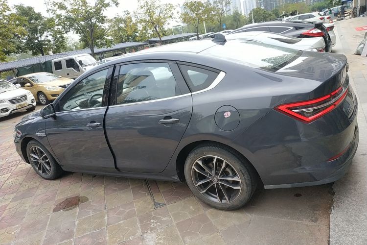 比亚迪 秦Pro 2020款 超越版 1.5TI 自动旗舰型车身外观4