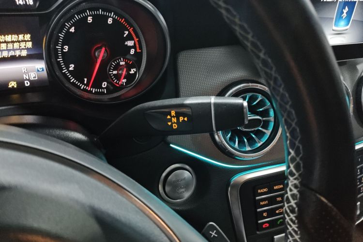 奔驰CLA 2017款 改款 CLA 200 动感型中控内饰18