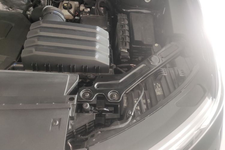 奥迪Q6 2024款 45 TFSI quattro 齐云型 羽林套装 6座机舱底盘26