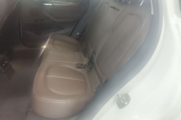 宝马X1 2019款 sDrive18Li 尊享型中控内饰21