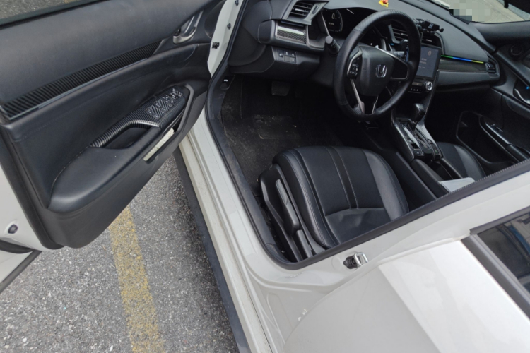 本田 思域 2021款 HATCHBACK 220TURBO CVT新锐控中控内饰20