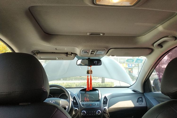 北京现代ix35 2015款 2.0L 自动两驱舒适型 国V中控内饰22